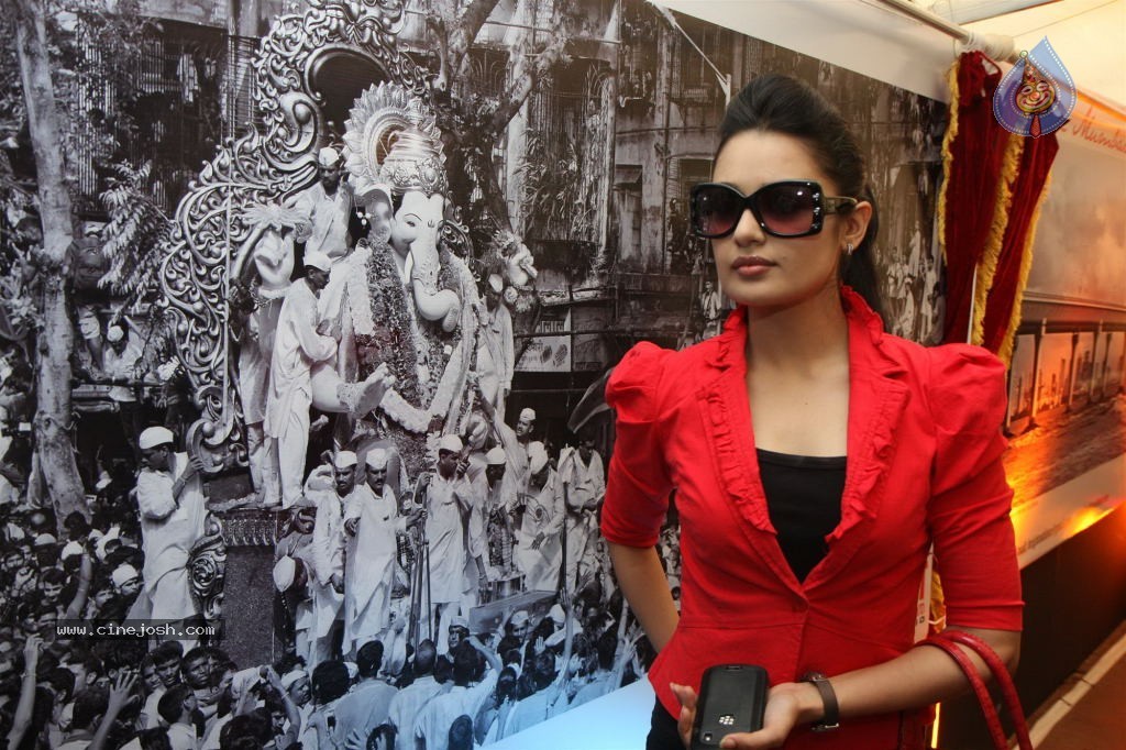 Celebs at We Love Mumbai Campaign - 17 / 43 photos