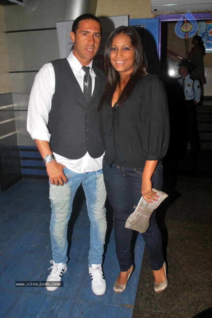 Celebs at Yeh Dooriyan Movie Premiere - 13 / 24 photos