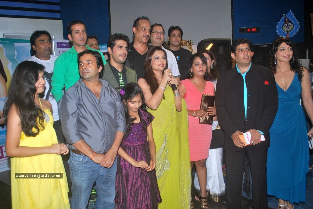 Celebs at Yeh Dooriyan Movie Premiere - 15 / 24 photos