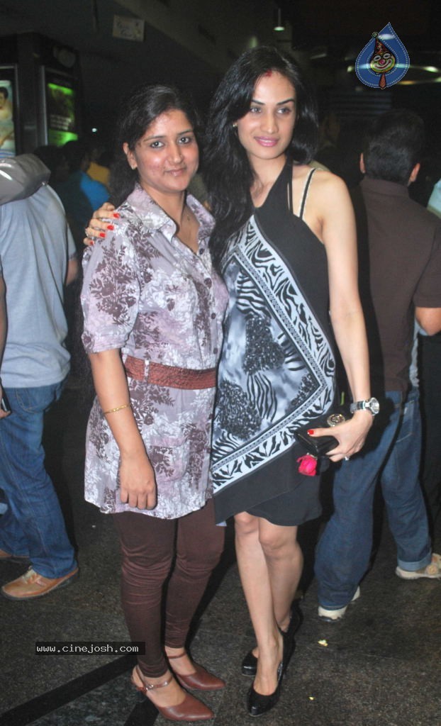 Celebs at Yeh Dooriyan Movie Premiere - 16 / 24 photos