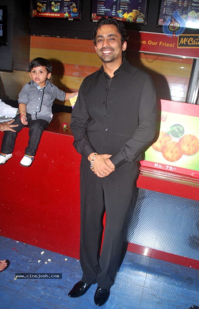 Celebs at Yeh Dooriyan Movie Premiere - 22 / 24 photos