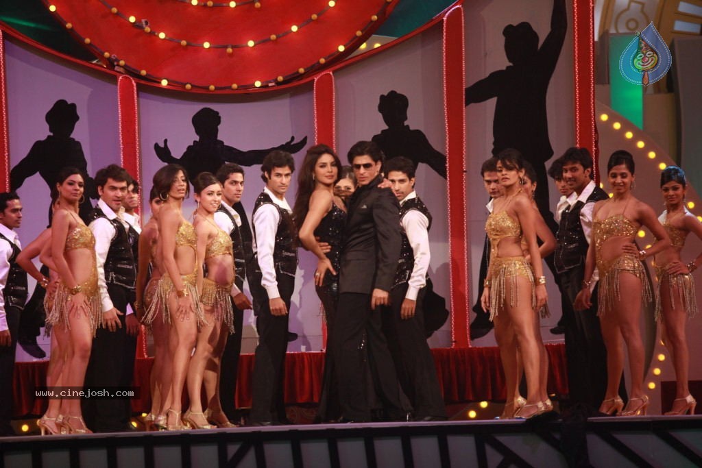 Celebs at Zee Cine Awards 2012 - 15 / 16 photos
