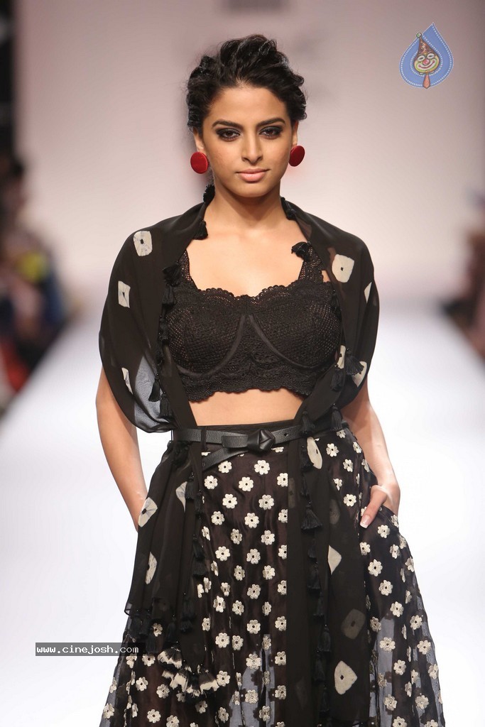 Celebs n Models Walks the Ramp at LFW 2014 - 17 / 110 photos