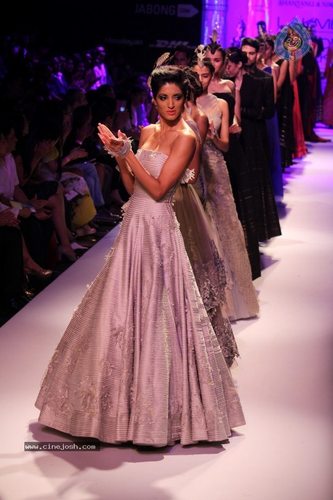 Celebs n Models Walks the Ramp at LFW 2014 - 22 / 110 photos