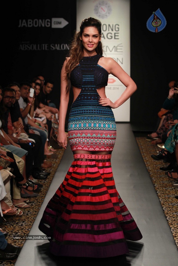 Celebs n Models Walks the Ramp at LFW 2014 - 32 / 110 photos