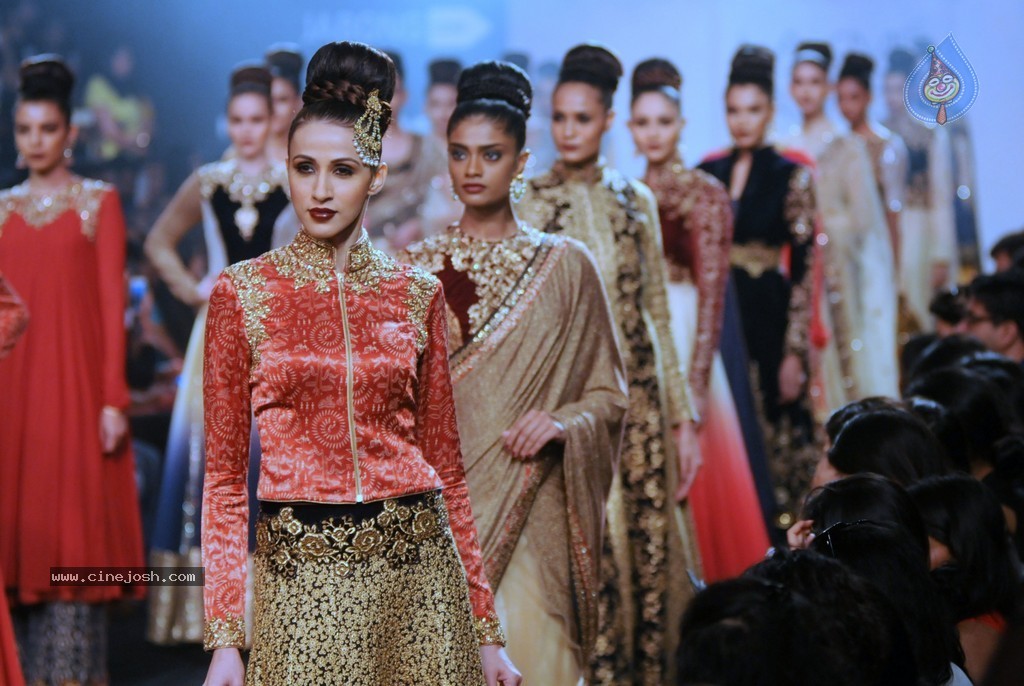 Celebs n Models Walks the Ramp at LFW 2014 - 50 / 110 photos