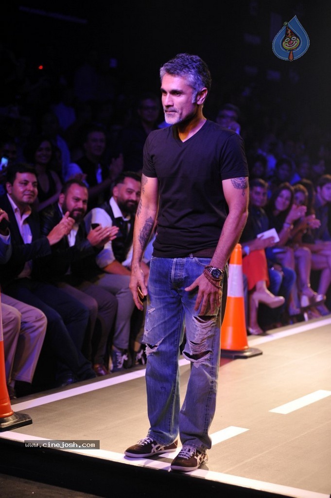 Celebs n Models Walks the Ramp at LFW 2014 - 69 / 110 photos