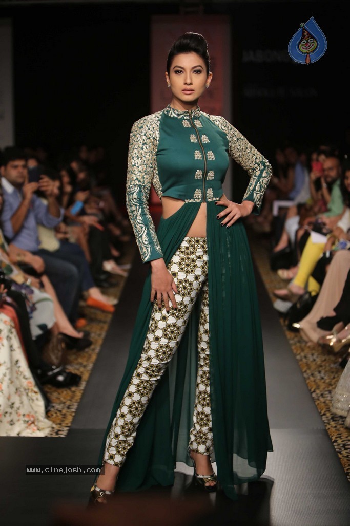 Celebs n Models Walks the Ramp at LFW 2014 - 81 / 110 photos