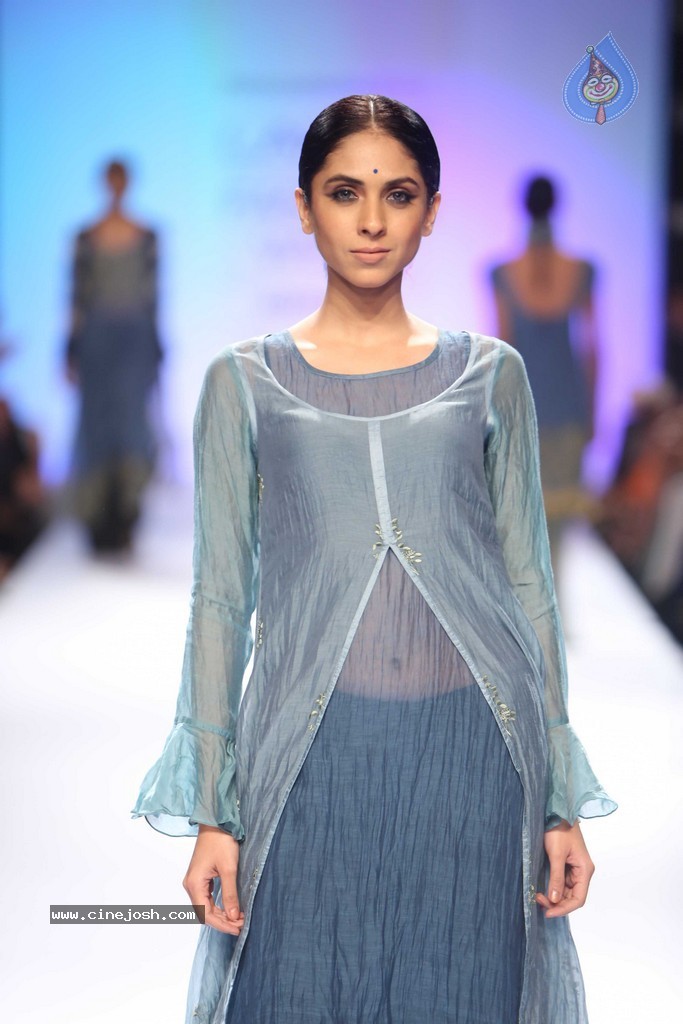 Celebs n Models Walks the Ramp at LFW 2014 - 86 / 110 photos
