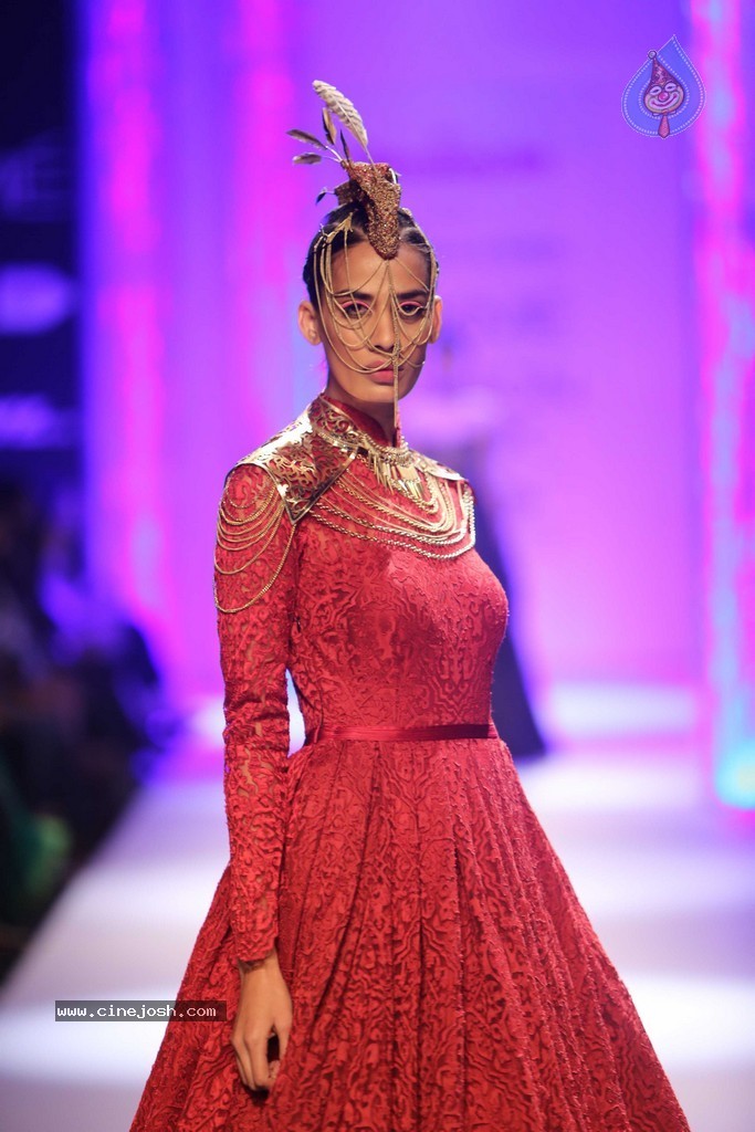 Celebs n Models Walks the Ramp at LFW 2014 - 104 / 110 photos