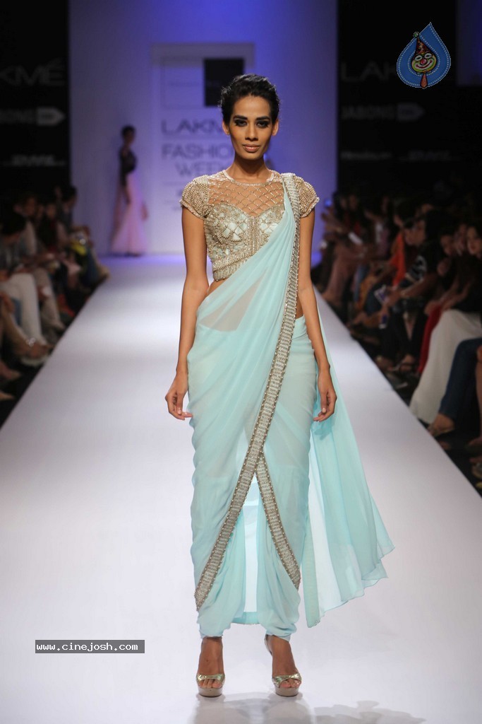 Celebs n Models Walks the Ramp at LFW 2014 - 107 / 110 photos