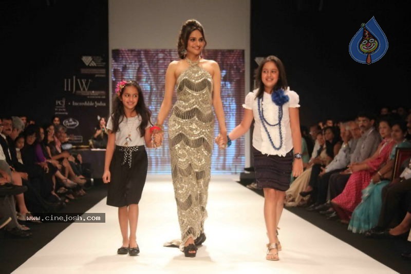 Celebs Walk the Ramp at IIJW 2011 Fashion Show - 18 / 137 photos