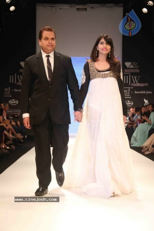 Celebs Walk the Ramp at IIJW 2011 Fashion Show - 51 / 137 photos