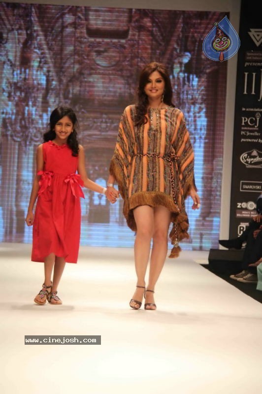 Celebs Walk the Ramp at IIJW 2011 Fashion Show - 75 / 137 photos