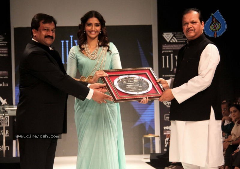 Celebs Walk the Ramp at IIJW 2011 Fashion Show - 82 / 137 photos