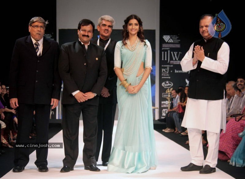 Celebs Walk the Ramp at IIJW 2011 Fashion Show - 104 / 137 photos