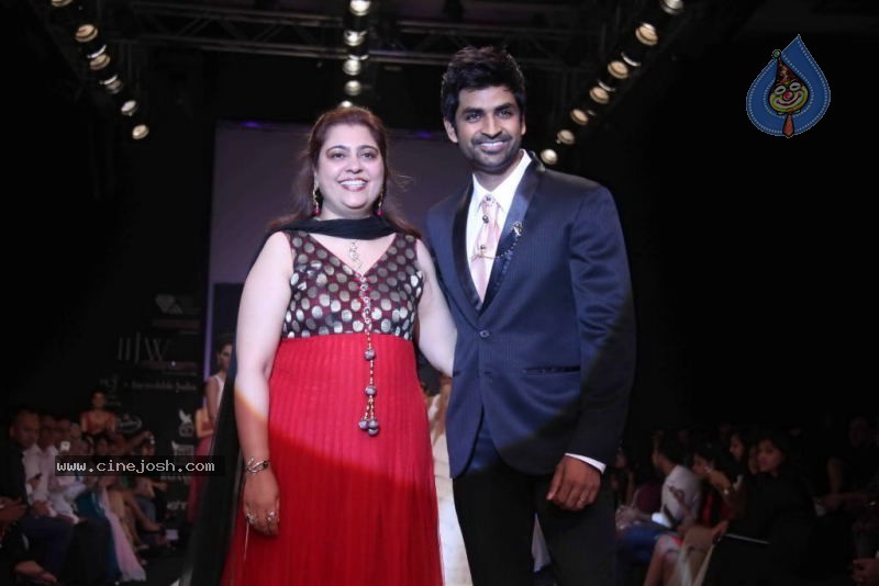 Celebs Walk the Ramp at IIJW 2011 Fashion Show - 117 / 137 photos