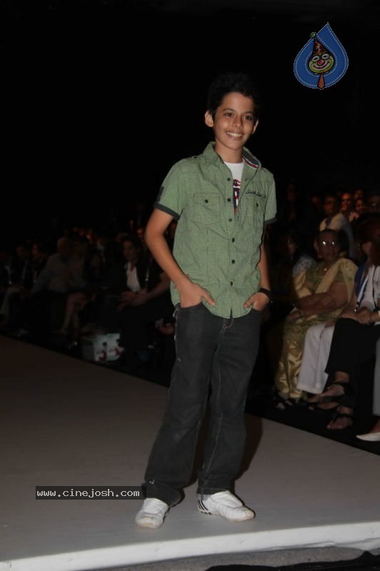 Celebs Walk the Ramp at IIJW 2011 Fashion Show Day 2 - 52 / 113 photos