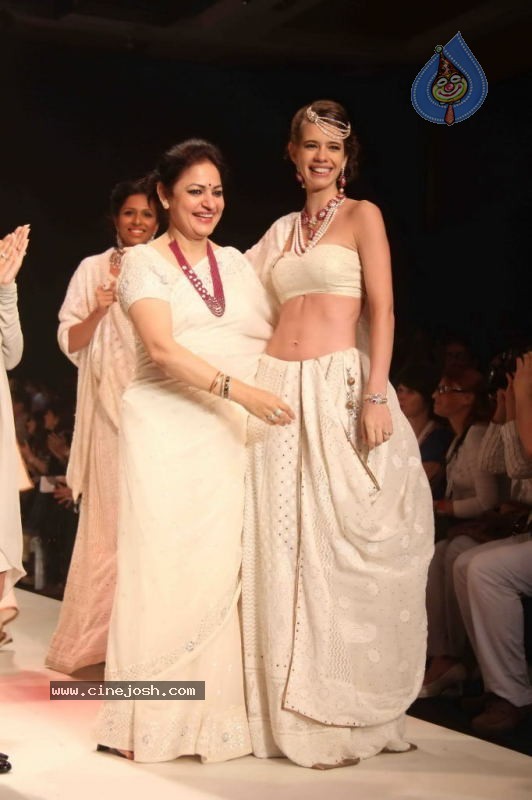 Celebs Walk the Ramp at IIJW 2011 Fashion Show Day 2 - 64 / 113 photos