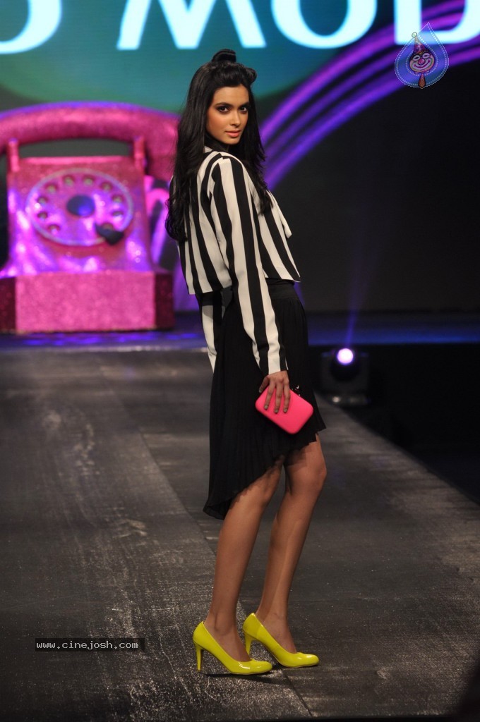 Celebs Walk the Ramp at the Allure Fashion Show - 6 / 45 photos
