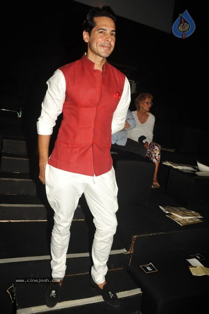 Celebs Walks the Ramp at AVIBW 2013 - 85 / 152 photos