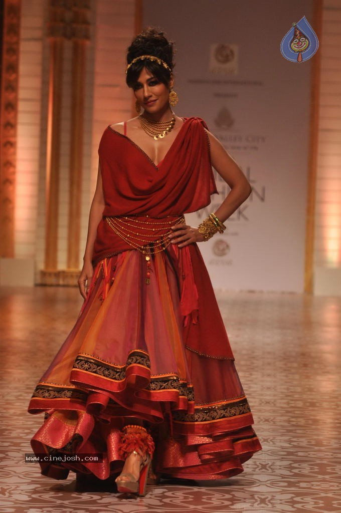 Celebs Walks the Ramp at AVIBW 2013 - 113 / 152 photos