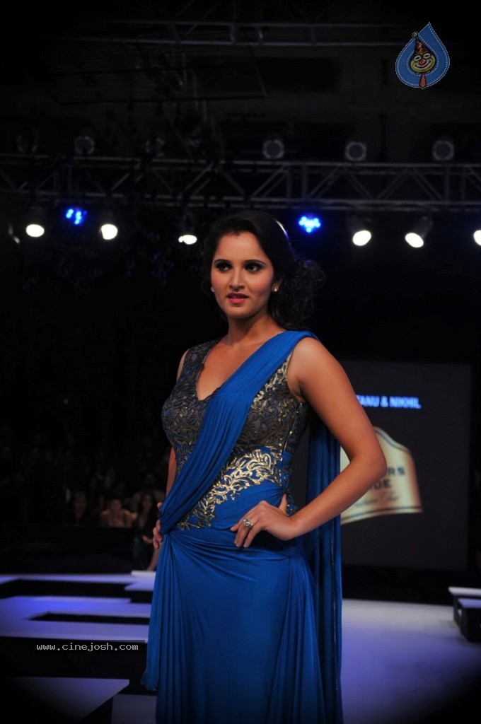 Celebs Walks The Ramp at BPFT Show - 6 / 197 photos