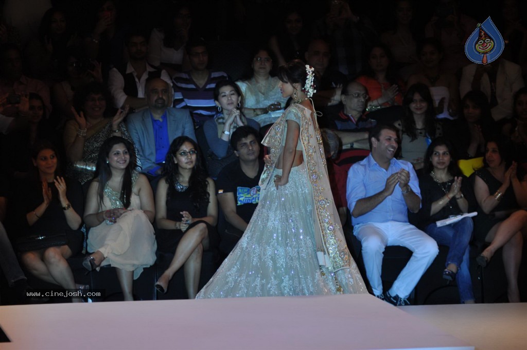 Celebs Walks The Ramp at BPFT Show - 23 / 197 photos