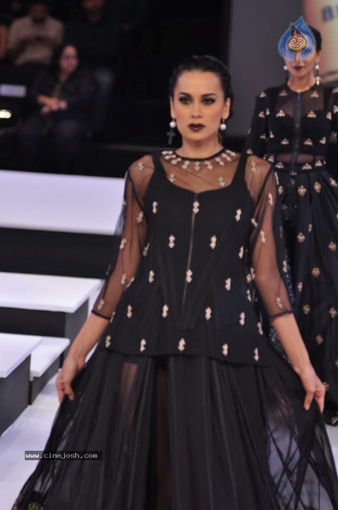 Celebs Walks The Ramp at BPFT Show - 32 / 197 photos