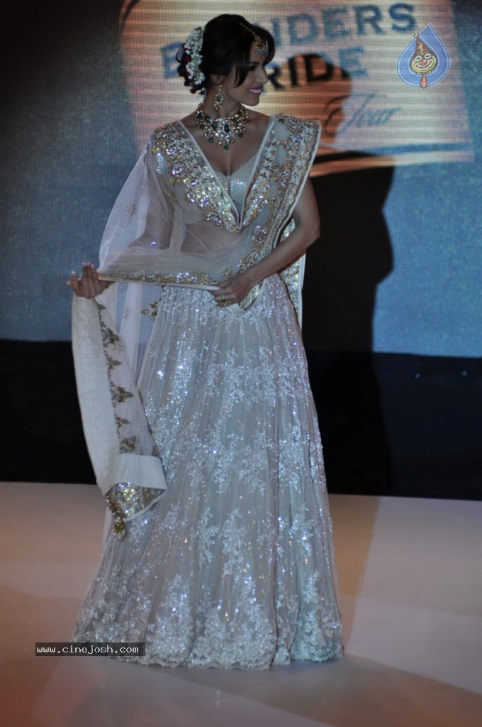 Celebs Walks The Ramp at BPFT Show - 38 / 197 photos