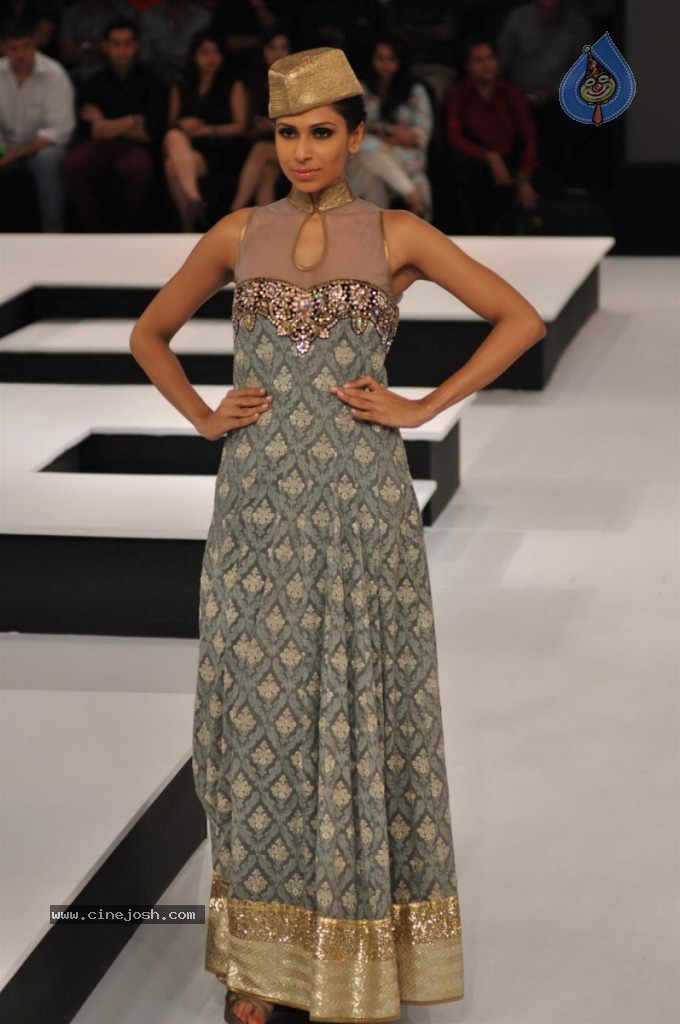 Celebs Walks The Ramp at BPFT Show - 42 / 197 photos