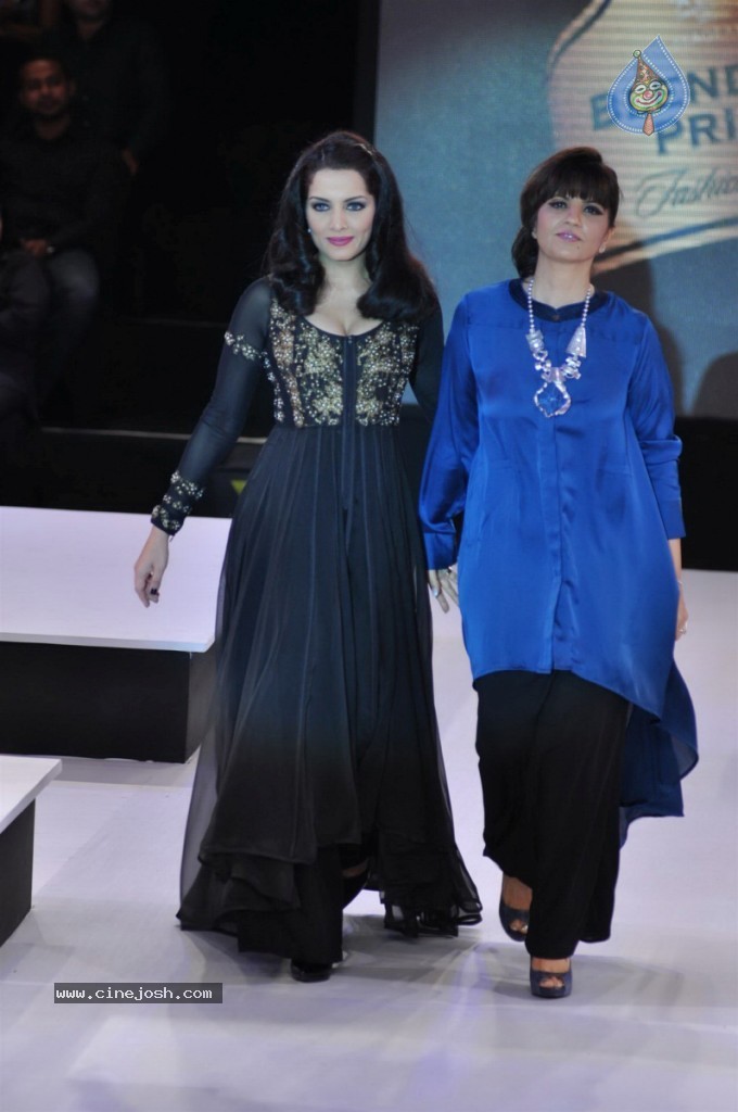 Celebs Walks The Ramp at BPFT Show - 43 / 197 photos