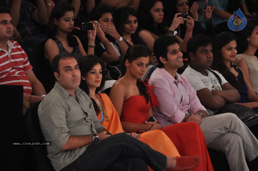 Celebs Walks The Ramp at BPFT Show - 50 / 197 photos