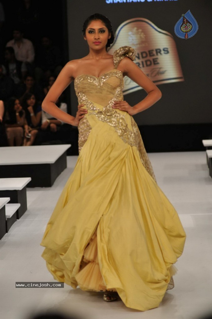 Celebs Walks The Ramp at BPFT Show - 59 / 197 photos
