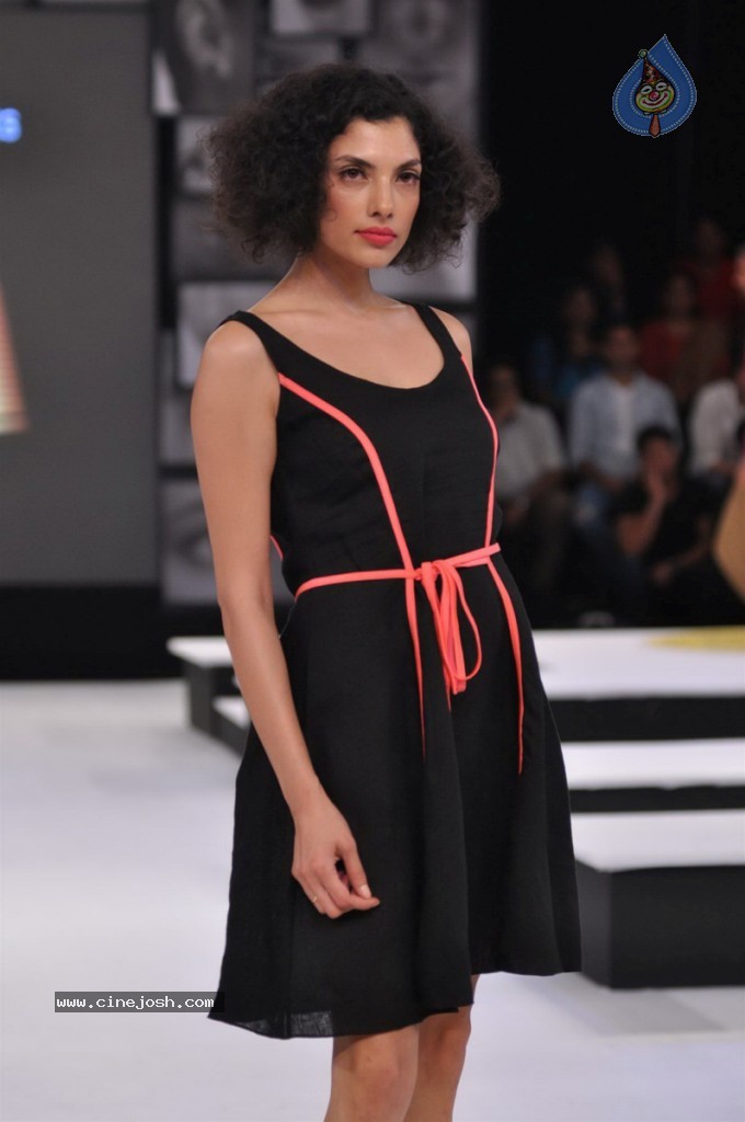 Celebs Walks The Ramp at BPFT Show - 60 / 197 photos