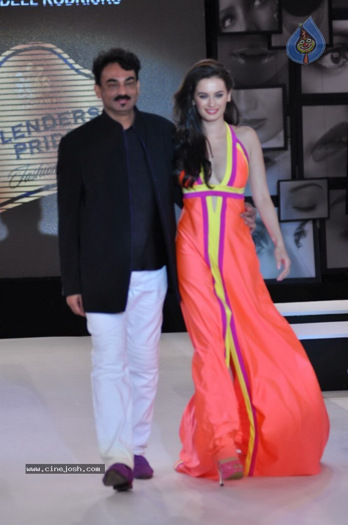 Celebs Walks The Ramp at BPFT Show - 64 / 197 photos
