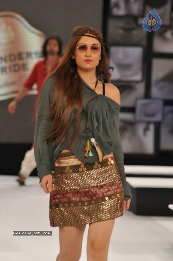 Celebs Walks The Ramp at BPFT Show - 75 / 197 photos
