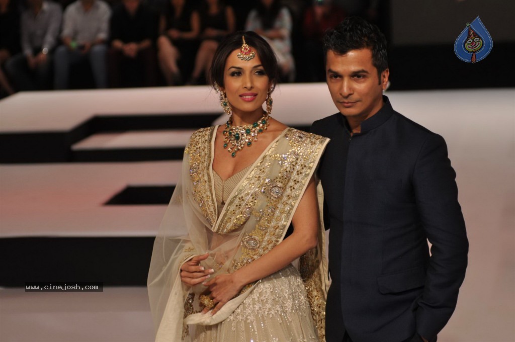 Celebs Walks The Ramp at BPFT Show - 81 / 197 photos