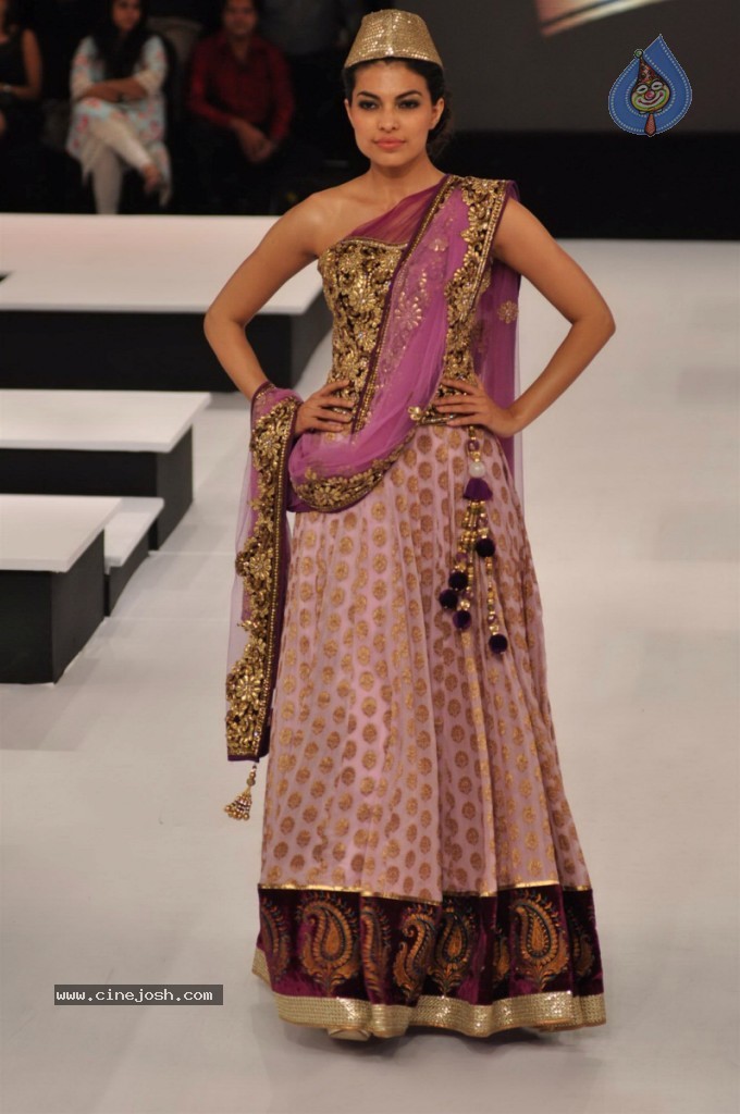 Celebs Walks The Ramp at BPFT Show - 96 / 197 photos