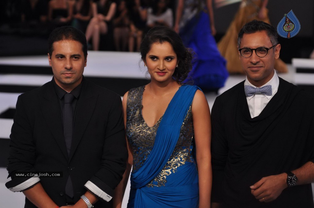 Celebs Walks The Ramp at BPFT Show - 130 / 197 photos