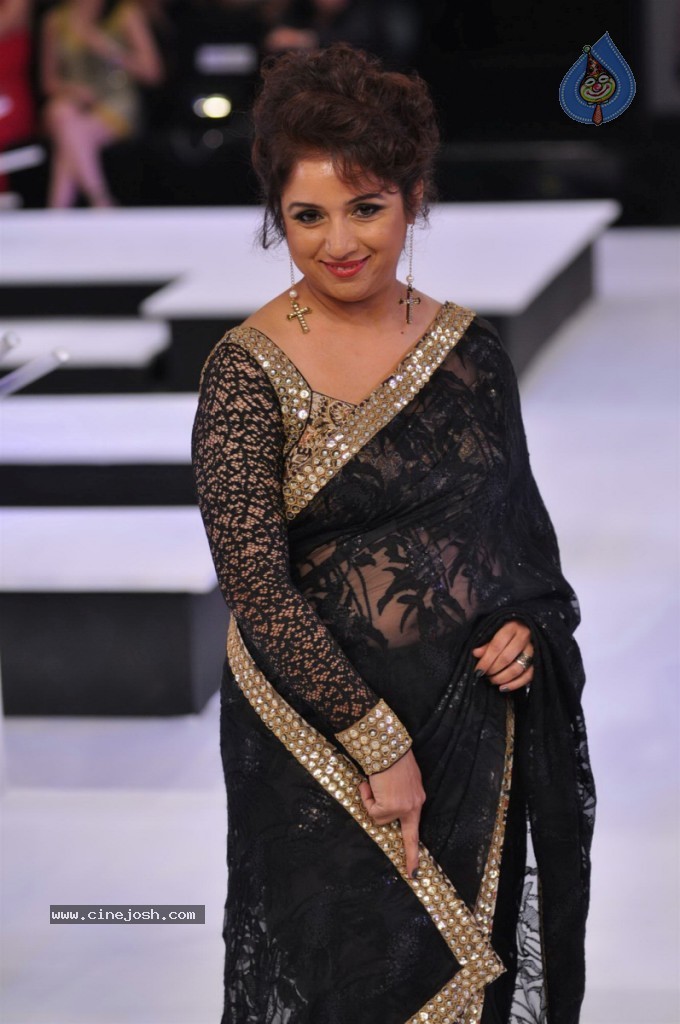 Celebs Walks The Ramp at BPFT Show - 145 / 197 photos