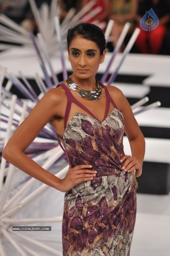 Celebs Walks The Ramp at BPFT Show - 164 / 197 photos