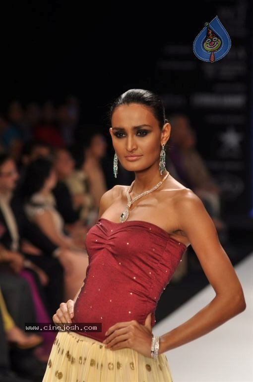 Celebs Walks the Ramp at IIJW 2012 - 3 / 297 photos