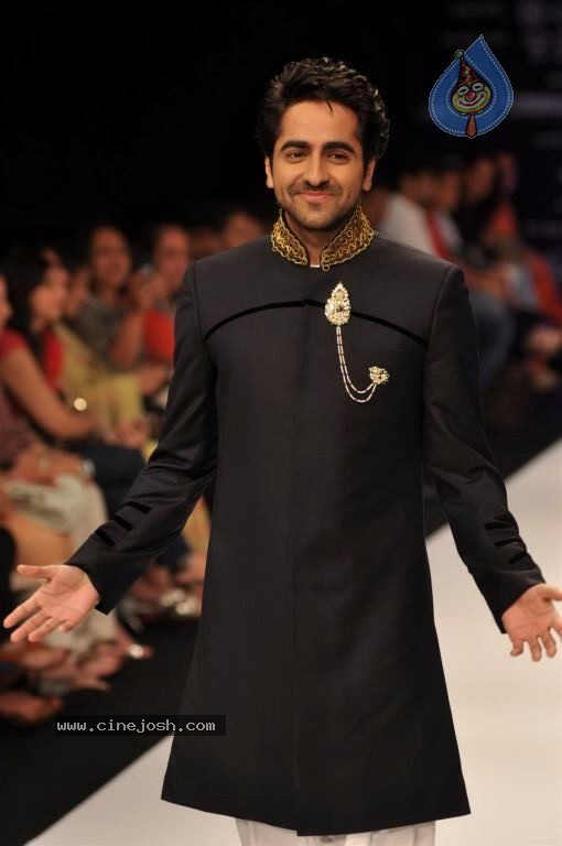 Celebs Walks the Ramp at IIJW 2012 - 27 / 297 photos
