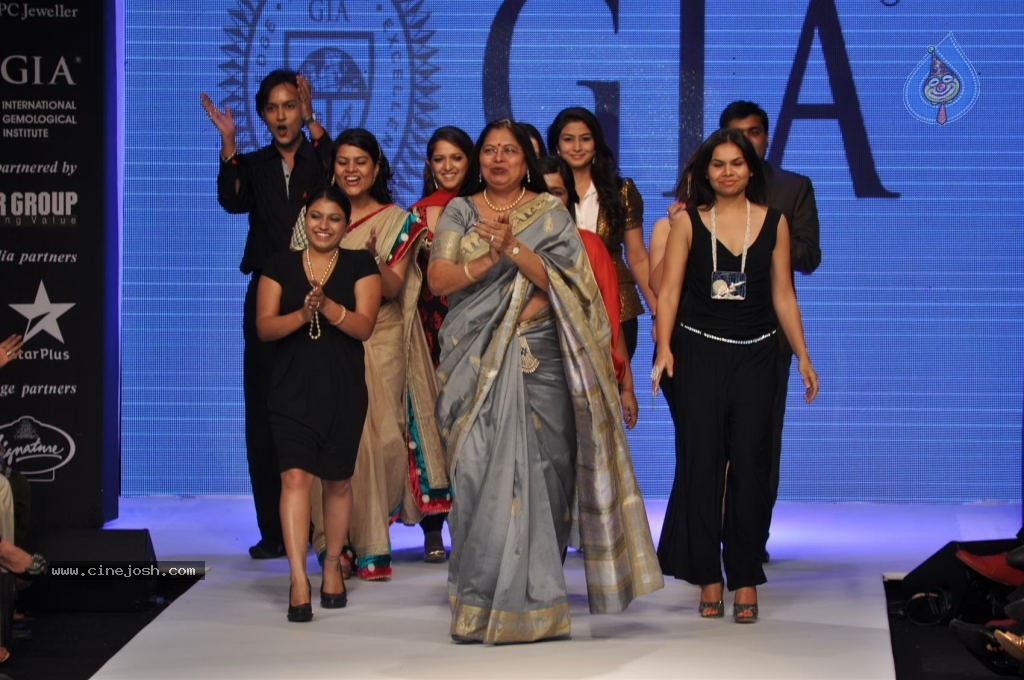 Celebs Walks the Ramp at IIJW 2012 - 142 / 297 photos