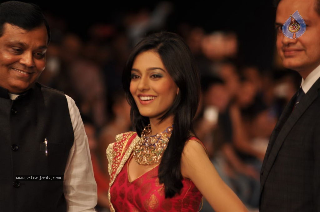 Celebs Walks the Ramp at IIJW 2012 - 154 / 297 photos