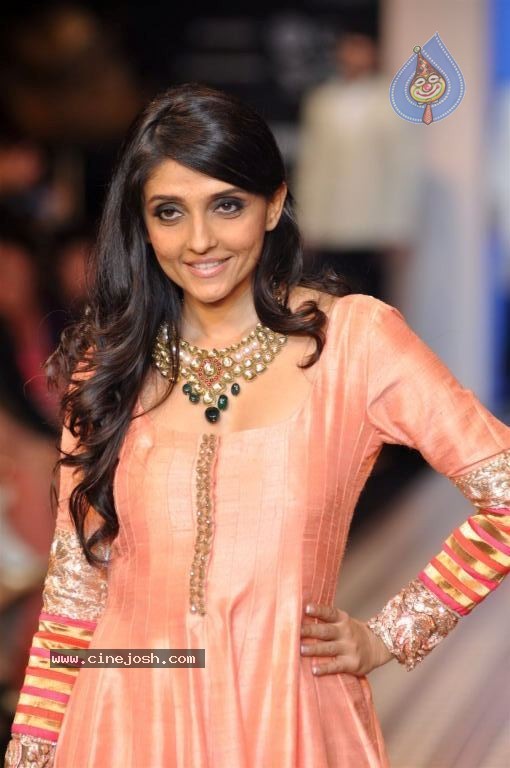 Celebs Walks the Ramp at IIJW 2012 - 173 / 297 photos
