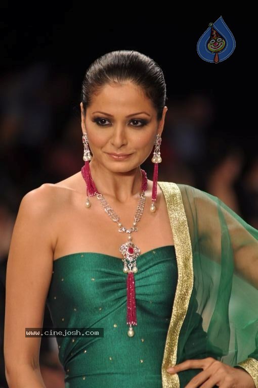 Celebs Walks the Ramp at IIJW 2012 - 215 / 297 photos