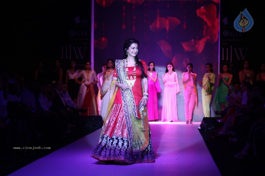 Celebs Walks the Ramp at IIJW 2013 Day 3 - 6 / 132 photos