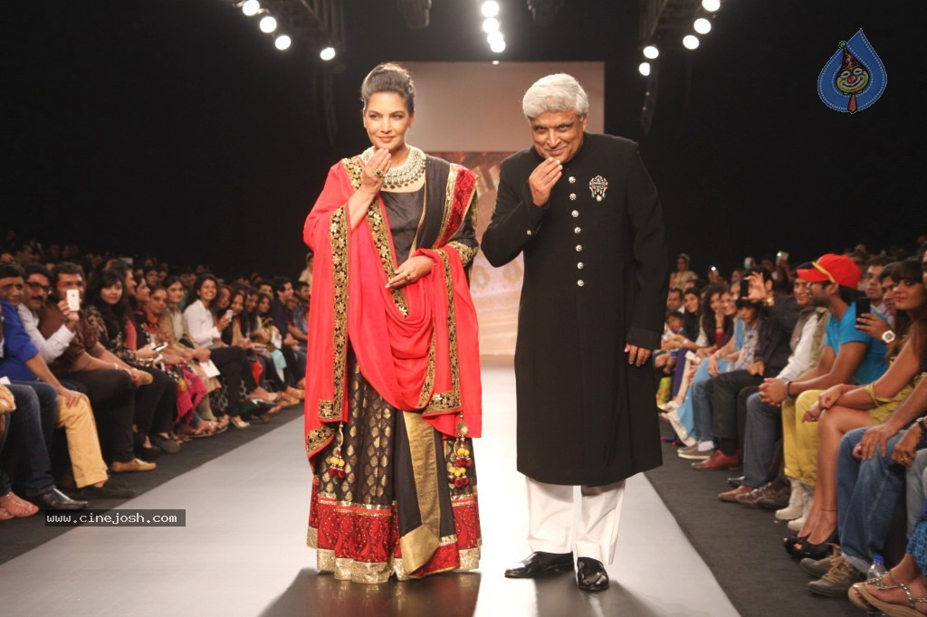 Celebs Walks the Ramp at IIJW 2013 Day 3 - 35 / 132 photos